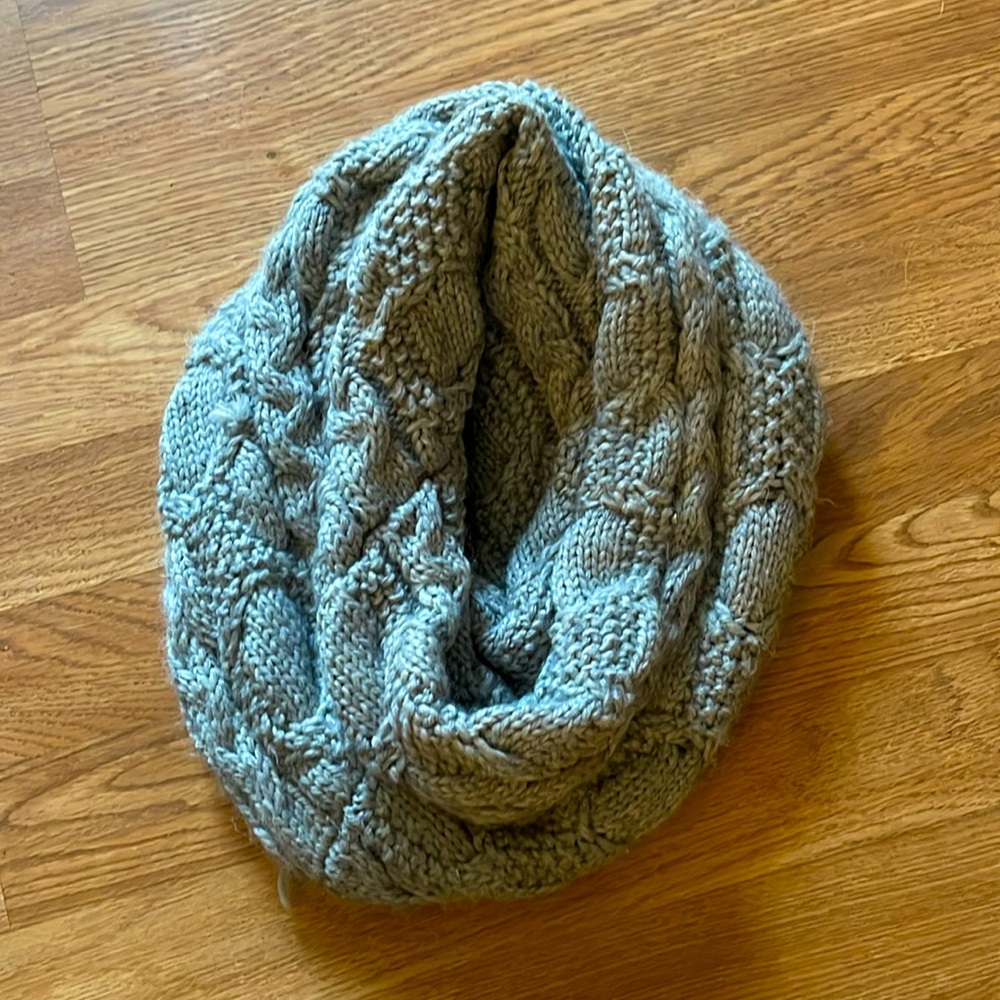 Gap Chunky Cable Knit Infinity Scarf